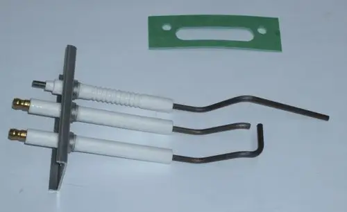 Elektrodenblock von Daikin mit drei Metallstiften und einer Montageplatte, hervorgehoben durch eine grüne Dichtung. Ideal für spezifische Heizsysteme.